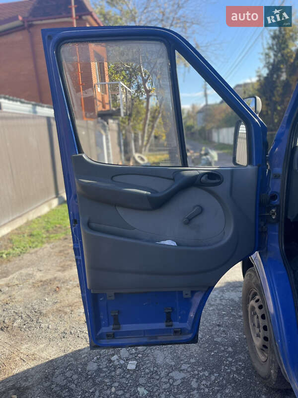 Грузопассажирский фургон Mercedes-Benz Sprinter 2005 в Киеве