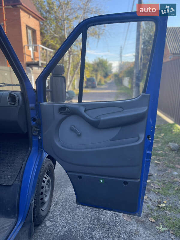 Грузопассажирский фургон Mercedes-Benz Sprinter 2005 в Киеве