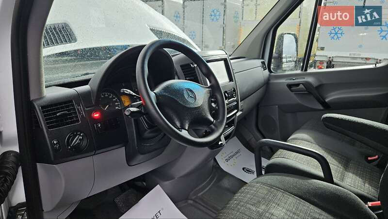 Вантажний фургон Mercedes-Benz Sprinter 2017 в Рівному