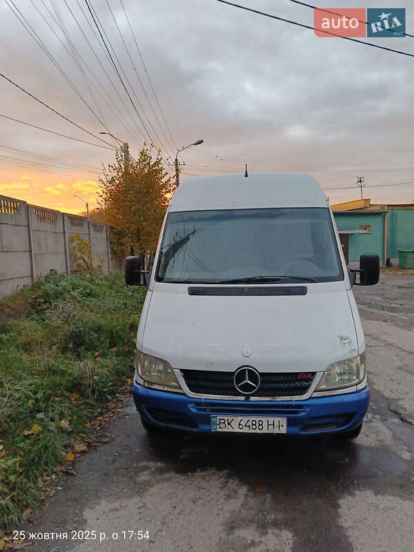 Вантажний фургон Mercedes-Benz Sprinter 2003 в Рівному фото 2 Вантажний фургон Mercedes-Benz Sprinter 2003 в Рівному