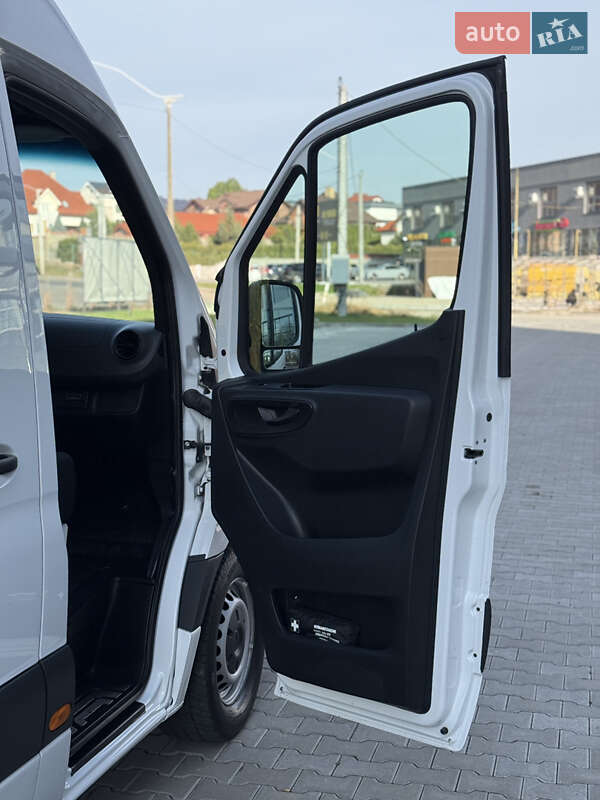 Вантажний фургон Mercedes-Benz Sprinter 2020 в Рівному фото 21 Вантажний фургон Mercedes-Benz Sprinter 2020 в Рівному