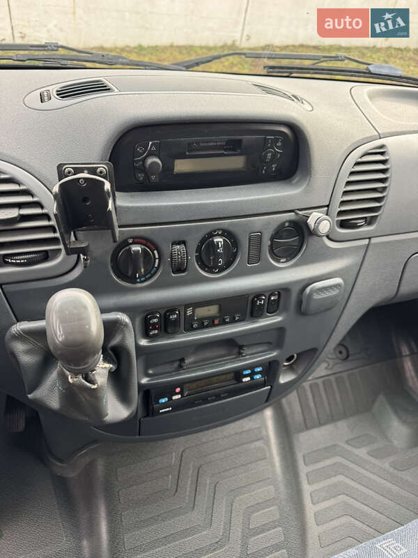 Вантажний фургон Mercedes-Benz Sprinter 2005 в Рівному