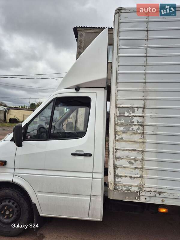 Вантажний фургон Mercedes-Benz Sprinter 2000 в Житомирі