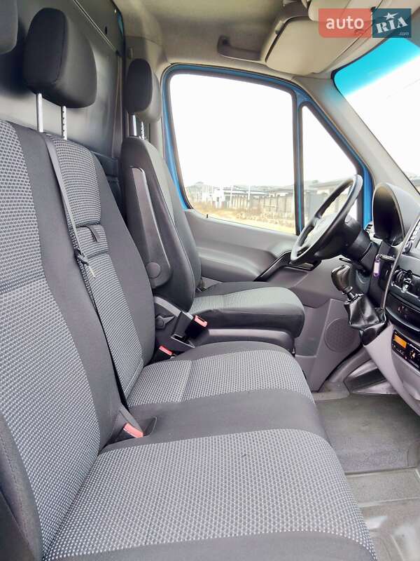 Вантажний фургон Mercedes-Benz Sprinter 2011 в Рівному