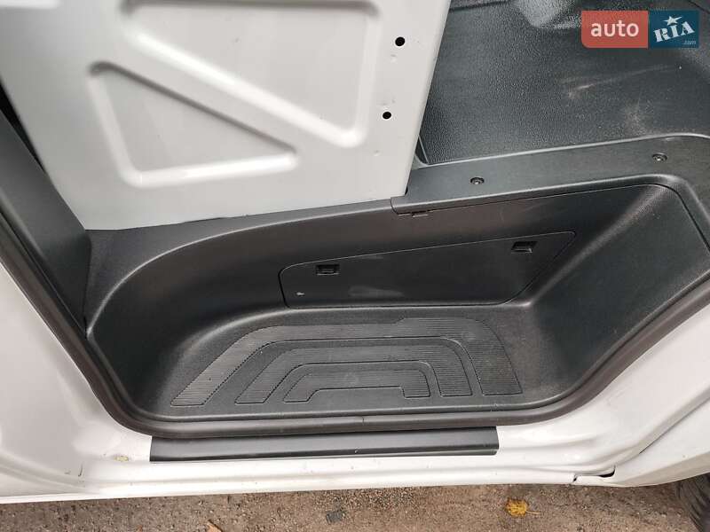 Грузовой фургон Mercedes-Benz Sprinter 2020 в Киеве фото 36 Грузовой фургон Mercedes-Benz Sprinter 2020 в Киеве