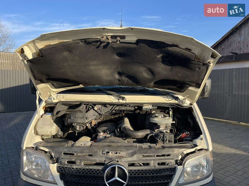 Вантажний фургон Mercedes-Benz Sprinter 2004 в Рівному фото 24 Вантажний фургон Mercedes-Benz Sprinter 2004 в Рівному
