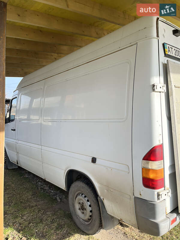 Грузовой фургон Mercedes-Benz Sprinter 2003 в Снятине