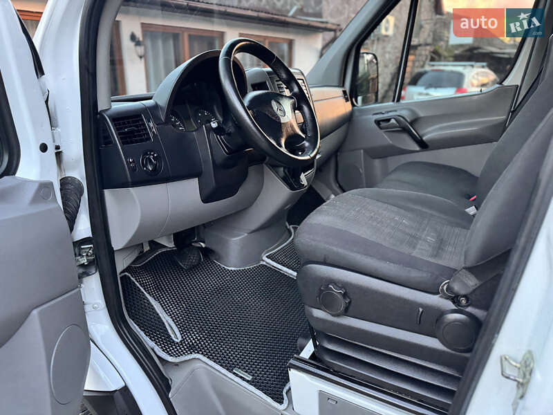 Грузопассажирский фургон Mercedes-Benz Sprinter 2015 в Иршаве фото 36 Грузопассажирский фургон Mercedes-Benz Sprinter 2015 в Иршаве