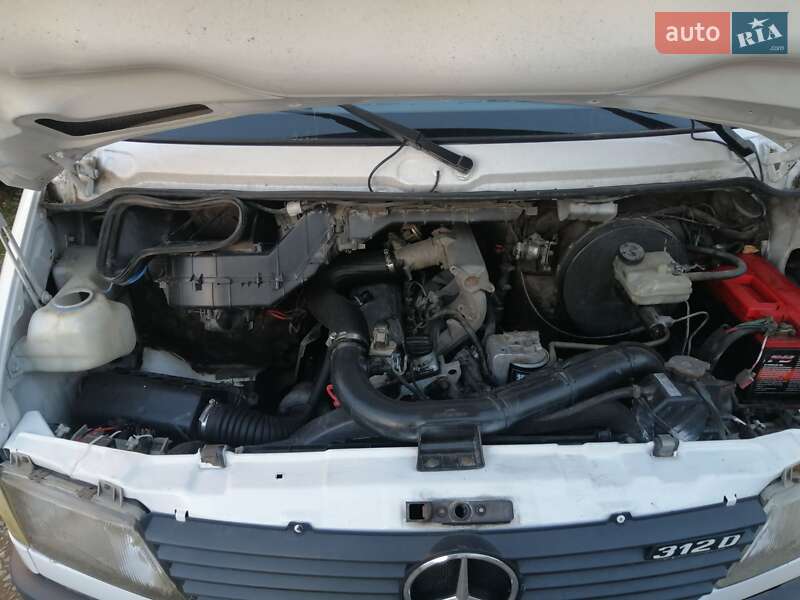 Микроавтобус Mercedes-Benz Sprinter 2000 в Ивано-Франковске