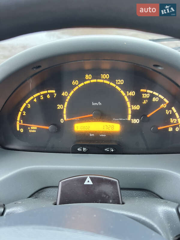 Вантажопасажирський фургон Mercedes-Benz Sprinter 2002 в Сарнах