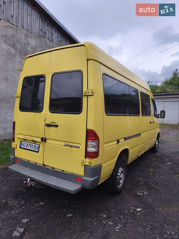Грузопассажирский фургон Mercedes-Benz Sprinter 2004 в Воловце