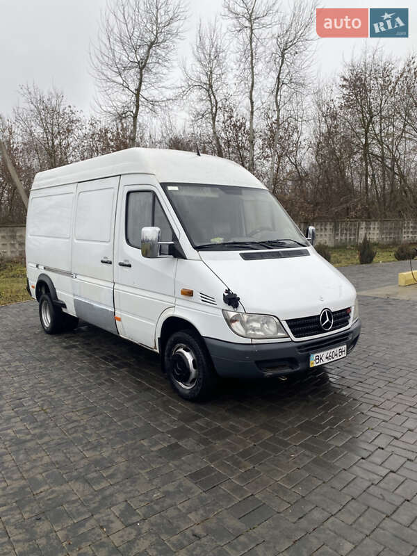 Грузовой фургон Mercedes-Benz Sprinter 2005 в Корце
