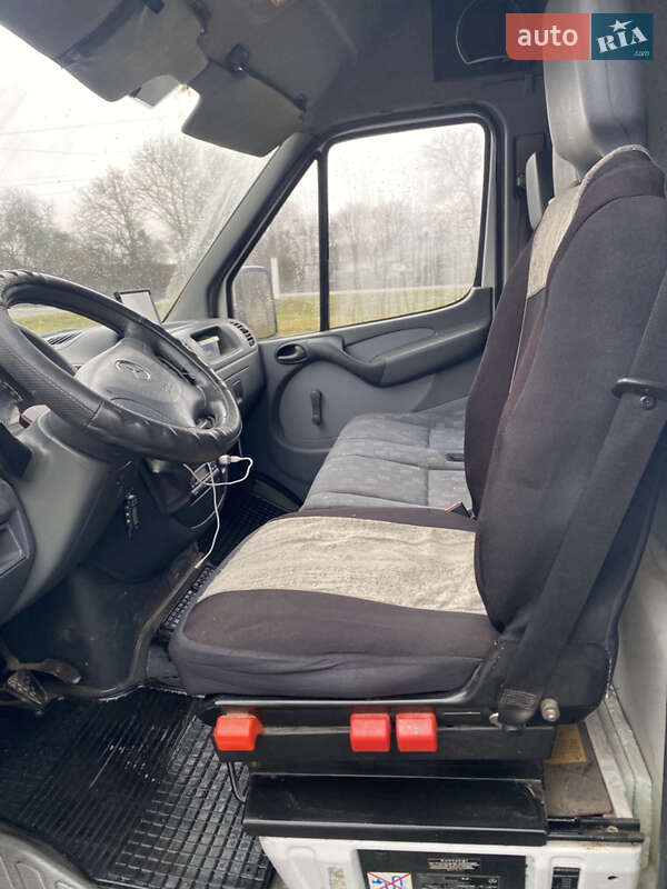 Грузовой фургон Mercedes-Benz Sprinter 2005 в Корце