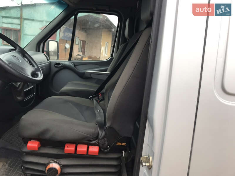 Вантажний фургон Mercedes-Benz Sprinter 2005 в Шептицькому фото 8 Вантажний фургон Mercedes-Benz Sprinter 2005 в Шептицькому