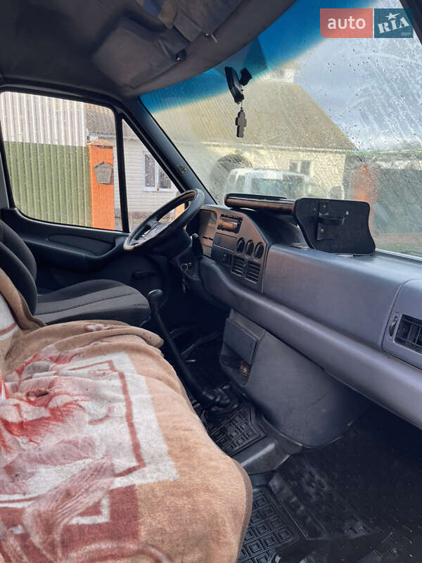 Седан Mercedes-Benz Sprinter 2000 в Уланові