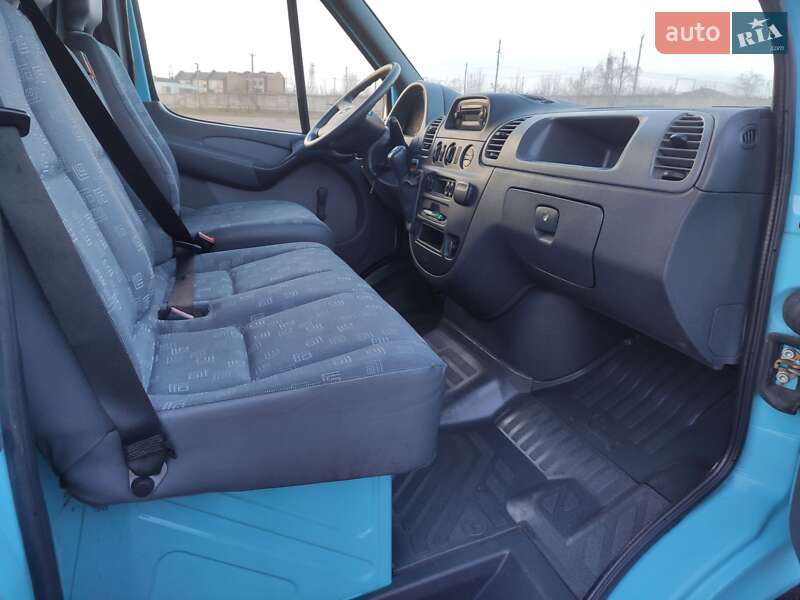 Вантажний фургон Mercedes-Benz Sprinter 2005 в Рівному