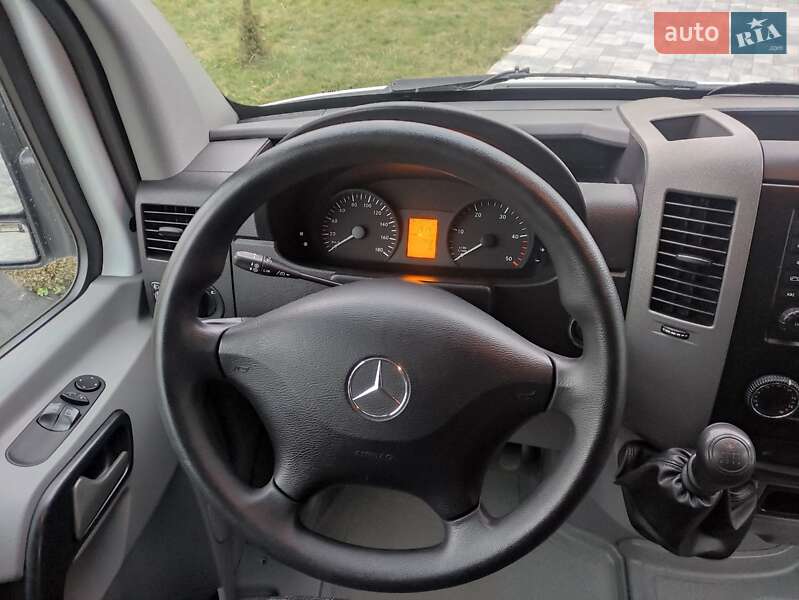 Вантажний фургон Mercedes-Benz Sprinter 2016 в Рівному