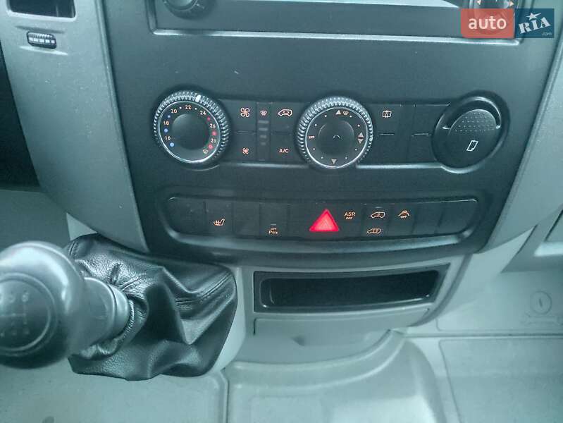 Вантажний фургон Mercedes-Benz Sprinter 2016 в Рівному