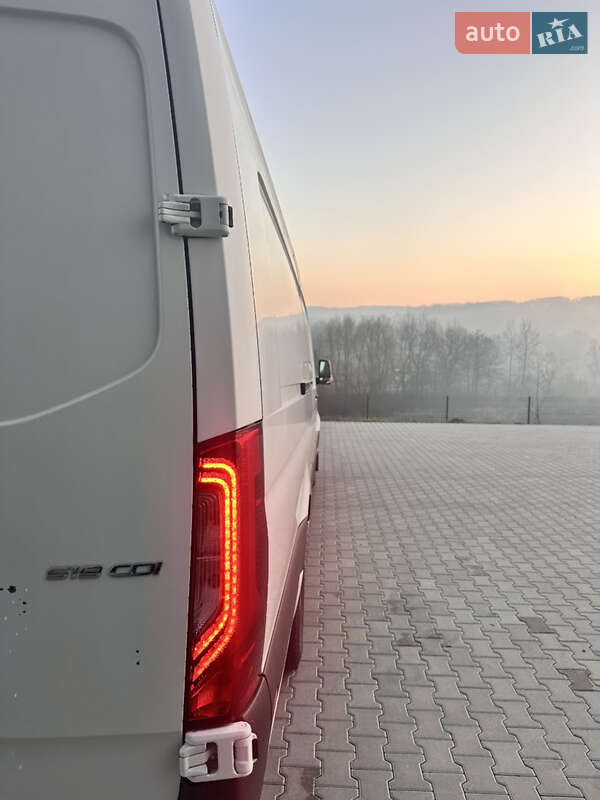 Вантажний фургон Mercedes-Benz Sprinter 2020 в Чернівцях
