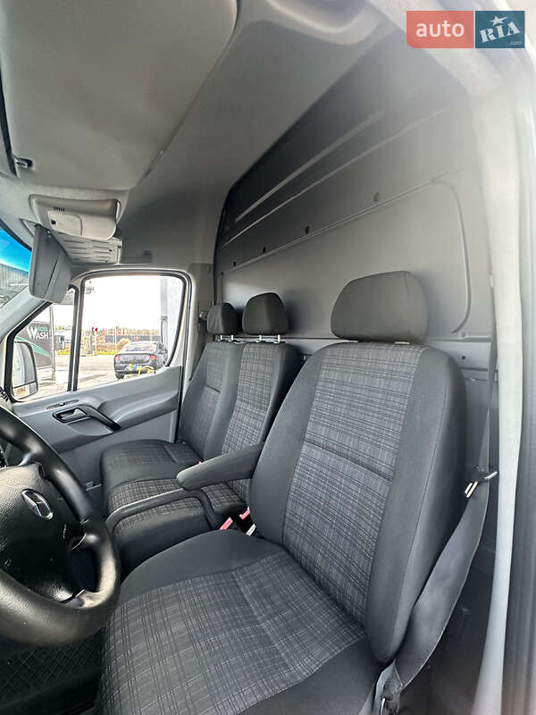 Грузовой фургон Mercedes-Benz Sprinter 2016 в Виноградове фото 22 Грузовой фургон Mercedes-Benz Sprinter 2016 в Виноградове