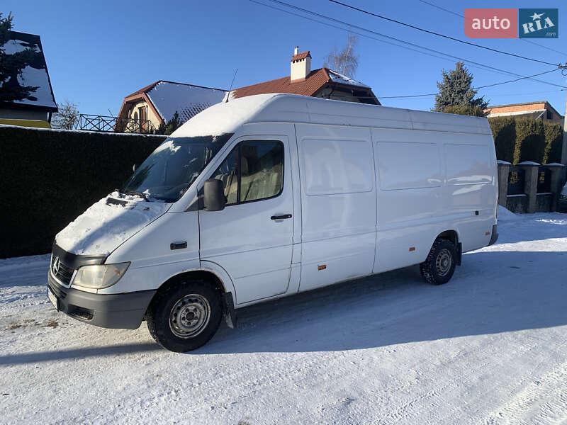 Грузовой фургон Mercedes-Benz Sprinter 2003 в Львове