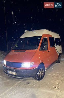 Вантажопасажирський фургон Mercedes-Benz Sprinter 2000 в Коломиї