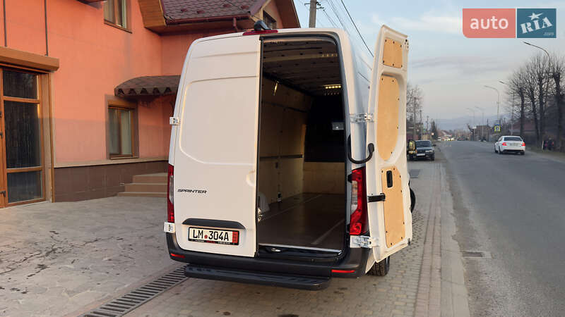 Грузовой фургон Mercedes-Benz Sprinter 2022 в Сваляве