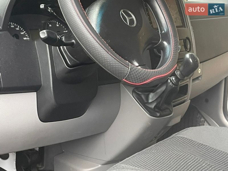 Седан Mercedes-Benz Sprinter 2015 в Ужгороде