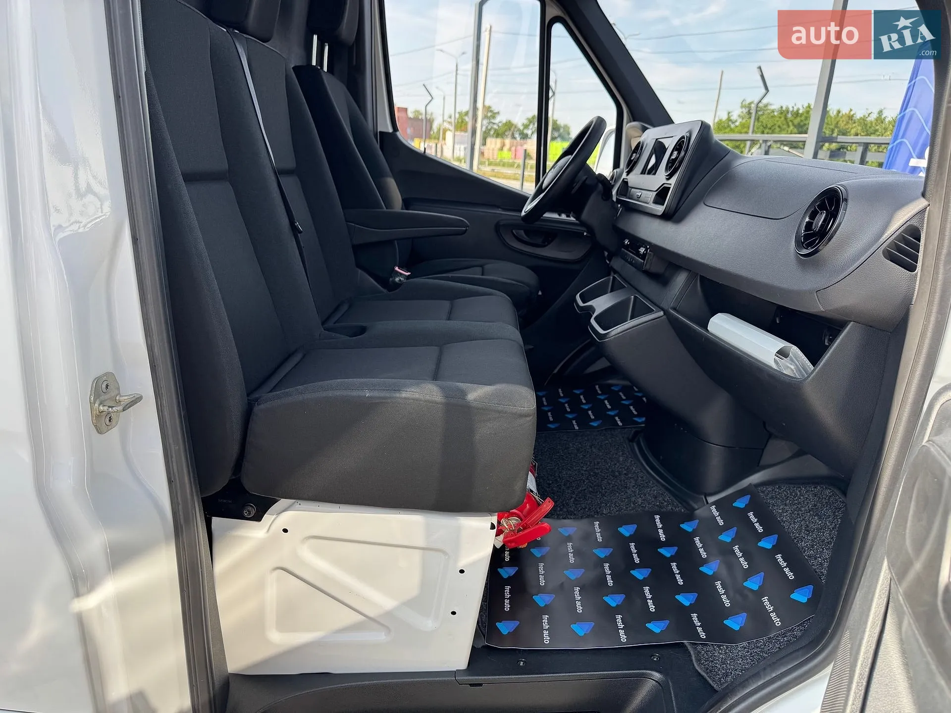 2018 Mercedes-Benz Sprinter - мініатюра 31