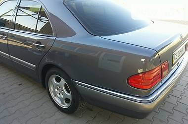 Седан Mercedes-Benz T1 1996 в Черновцах