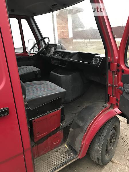 Вантажопасажирський фургон Mercedes-Benz T1 1994 в Ковелі