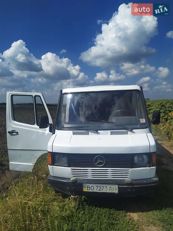 Вантажний фургон Mercedes-Benz T1 1992 в Кременці