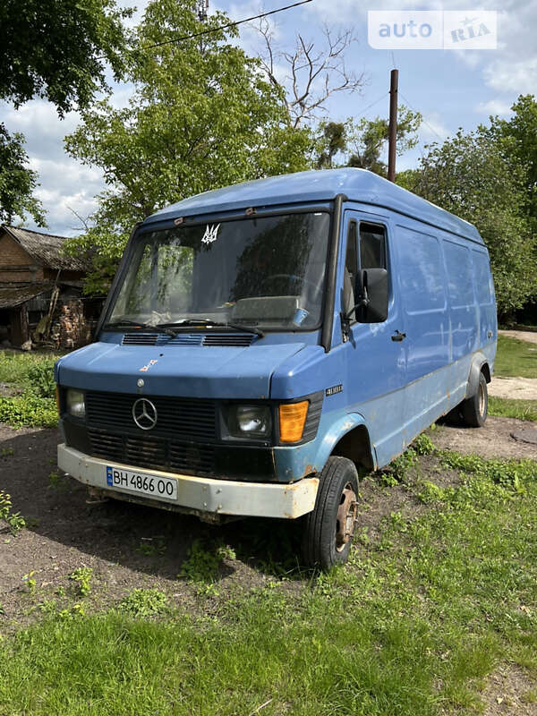 Грузовой фургон Mercedes-Benz T1 1990 в Коростене