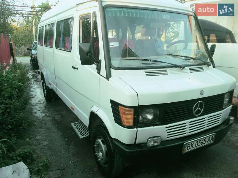 Пригородный автобус Mercedes-Benz T1 1995 в Рокитном