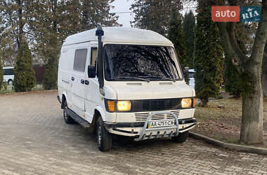 Вантажний фургон Mercedes-Benz T1 1994 в Вижниці