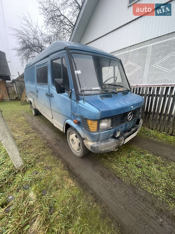 Вантажний фургон Mercedes-Benz T1 1992 в Берегомету