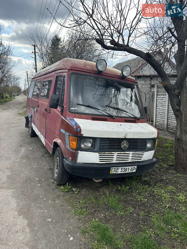 Грузовой фургон Mercedes-Benz T1 1993 в 