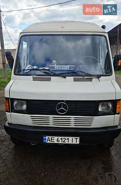 Вантажний фургон Mercedes-Benz T1 1995 в Кривому Розі