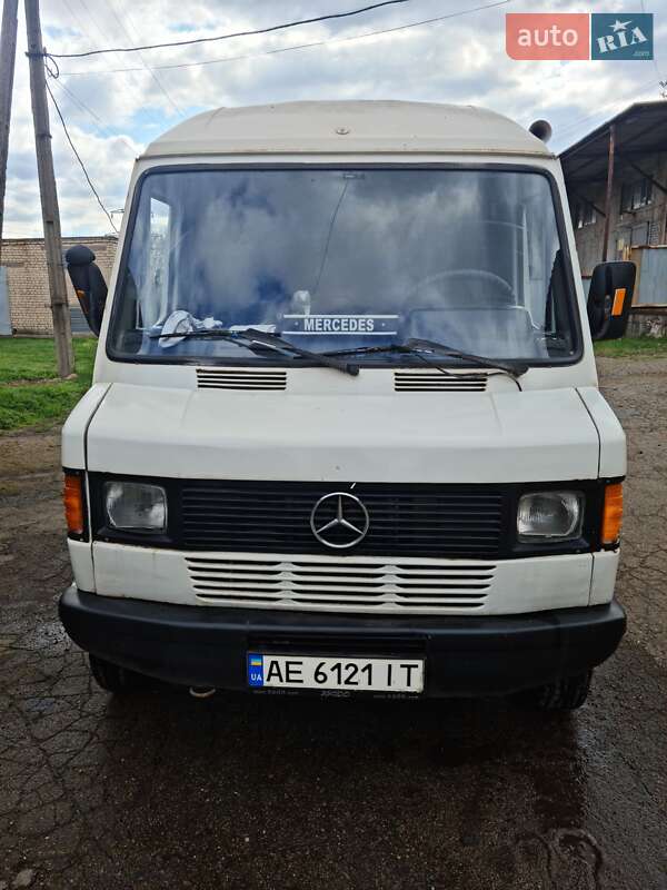 Грузовой фургон Mercedes-Benz T1 1995 в Кривом Роге