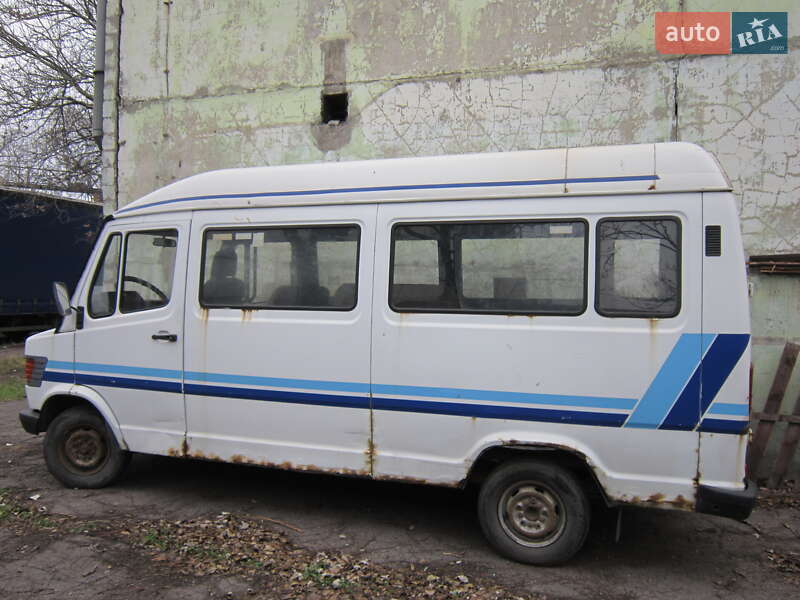 Вантажопасажирський фургон Mercedes-Benz T1 1994 в Запоріжжі