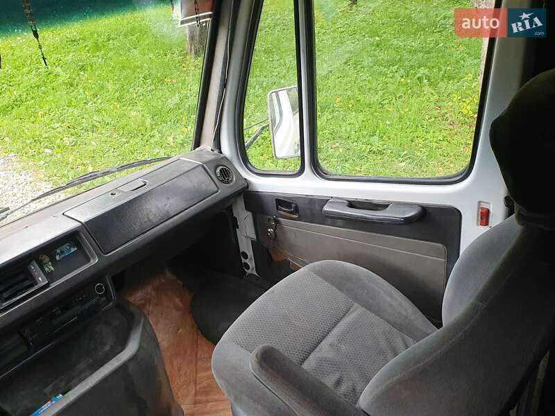Грузопассажирский фургон Mercedes-Benz T1 1993 в Косове