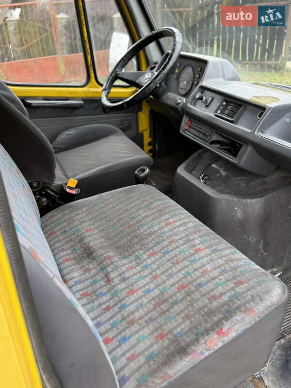 Вантажний фургон Mercedes-Benz T1 1994 в Львові