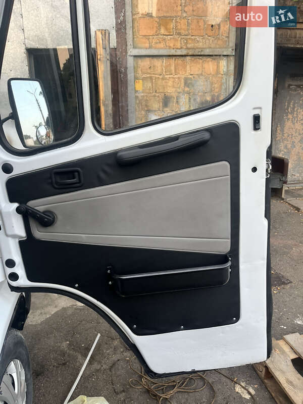 Грузопассажирский фургон Mercedes-Benz T1 1994 в Киеве