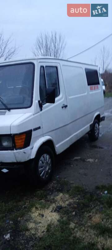 Вантажний фургон Mercedes-Benz T1 1989 в Рівному