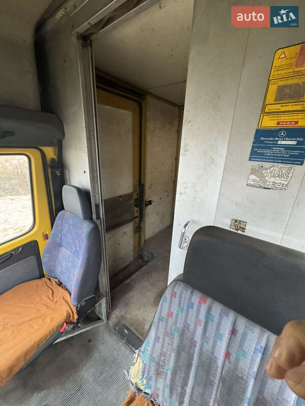 Грузовой фургон Mercedes-Benz T1 1995 в Славуте