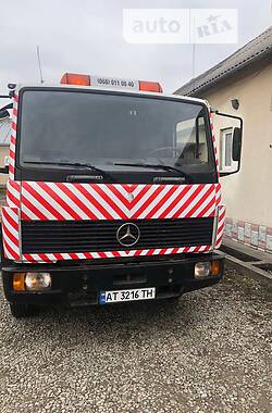 Эвакуатор Mercedes-Benz T2 1992 в Рогатине