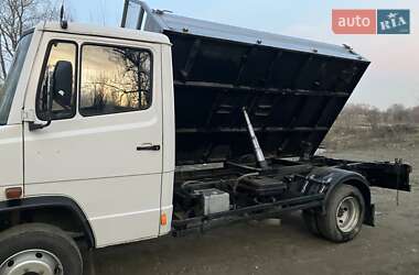 Грузовой фургон Mercedes-Benz T2 1993 в Черновцах