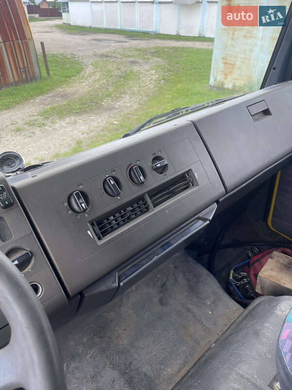 Грузовой фургон Mercedes-Benz T2 1991 в Хырове