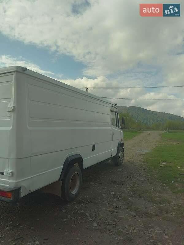 Вантажний фургон Mercedes-Benz T2 1996 в Східниці