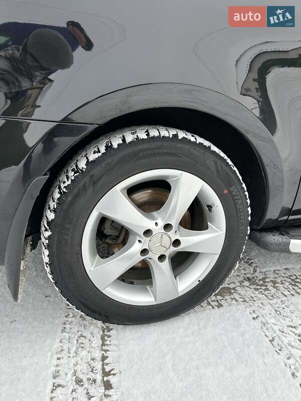 Минивэн Mercedes-Benz V-Class 2015 в Вараше фото 59 Минивэн Mercedes-Benz V-Class 2015 в Вараше